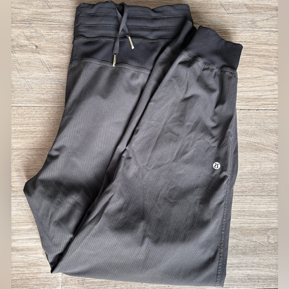 🏷️ Lululemon Joggers Black Size 12 Lightweight Pants